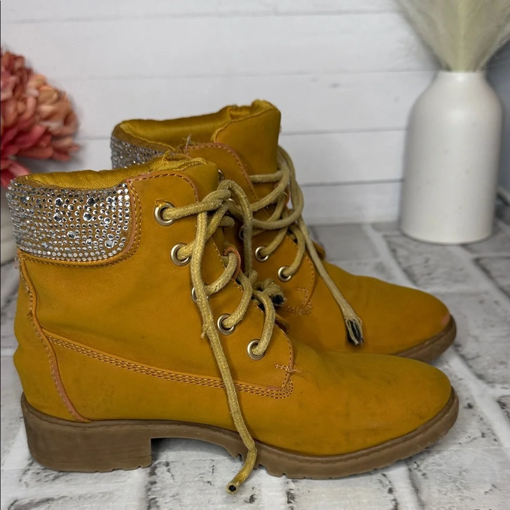 MIA bold mustard